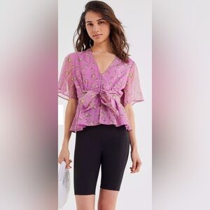NWT ASTR Stevie lavender pink Floral Tie-Front Peplum Blouse. Sz M.